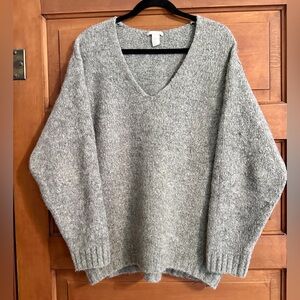 H&M WOOL, ALPACA Grey OVERSIZED SWEATER!  Sz M, Medium!  Soft, thick and warm!!